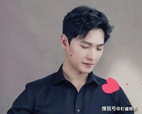 杨洋爆料热巴视频,揭秘明星幕后互动瞬间  第3张